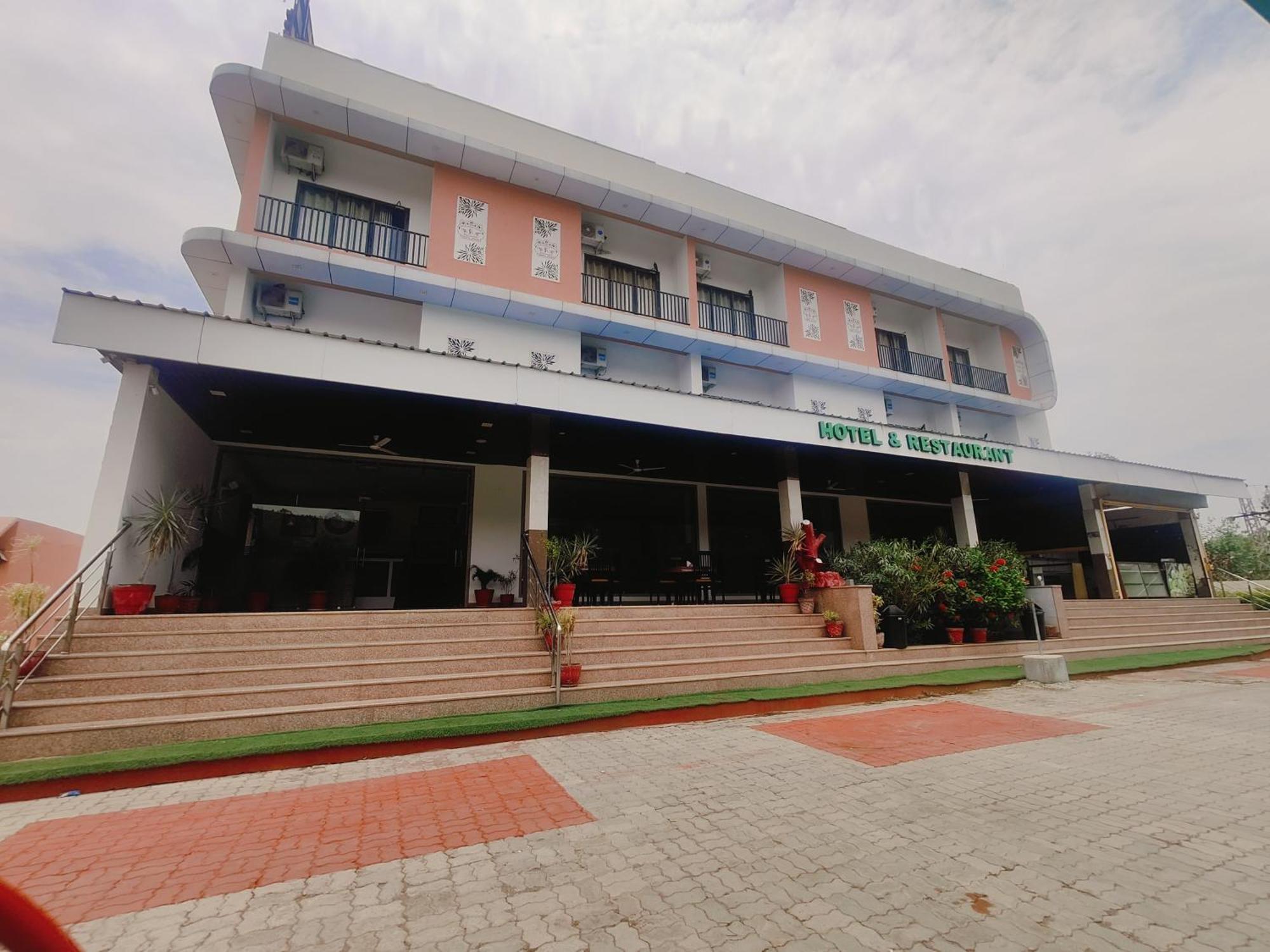 Hotel White Lotus Dungarpur Экстерьер фото